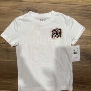 BOYS  JORDAN T-SHIRT  SIZE 6